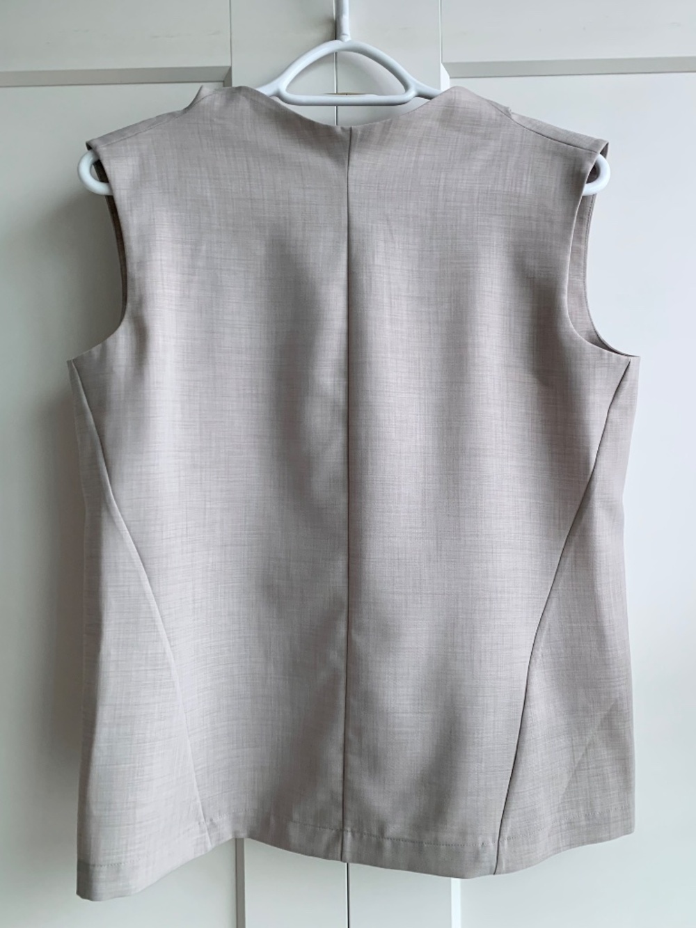 Tory Burch Sleeveless Blouse Light Gray funnel neck Women's size 6 - Picture 3 of 13